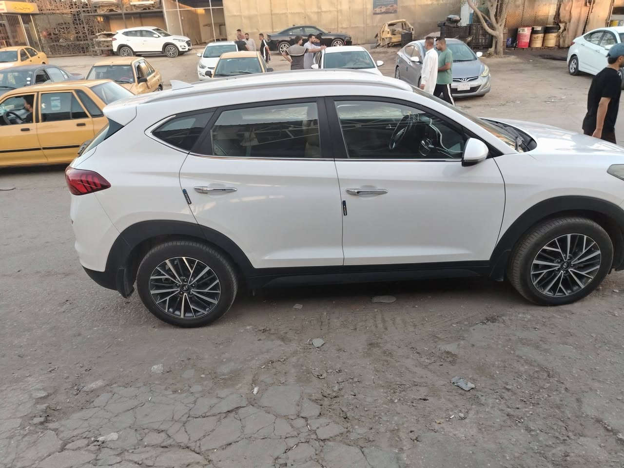 توسان موديل 2019 رقم بغداد انكليزي كامل الموصفات ماعدا البانوراما سيارة جديدة بمعنئ الكلمة بيها كم قطعة صبغ أثر شخوط (وليس حادث) متواجدة في كربلاء سعر 175 بيها مجال رقم التلفون للتواصل   ***********
