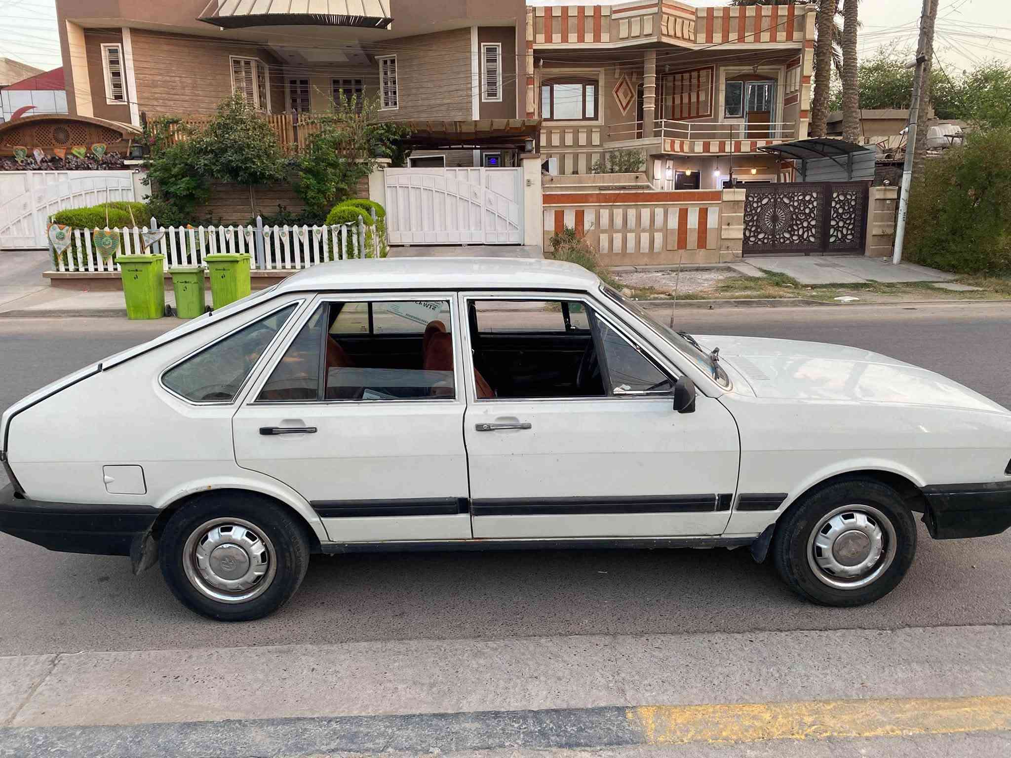 السلام عليكم برازيلي موديل 1987 السياره حلوه ونظيفه شغاله مكينه وكير جدد شرط التحويل مكاني بغداد السعر 28 وبيها مجال الرقم ***********
