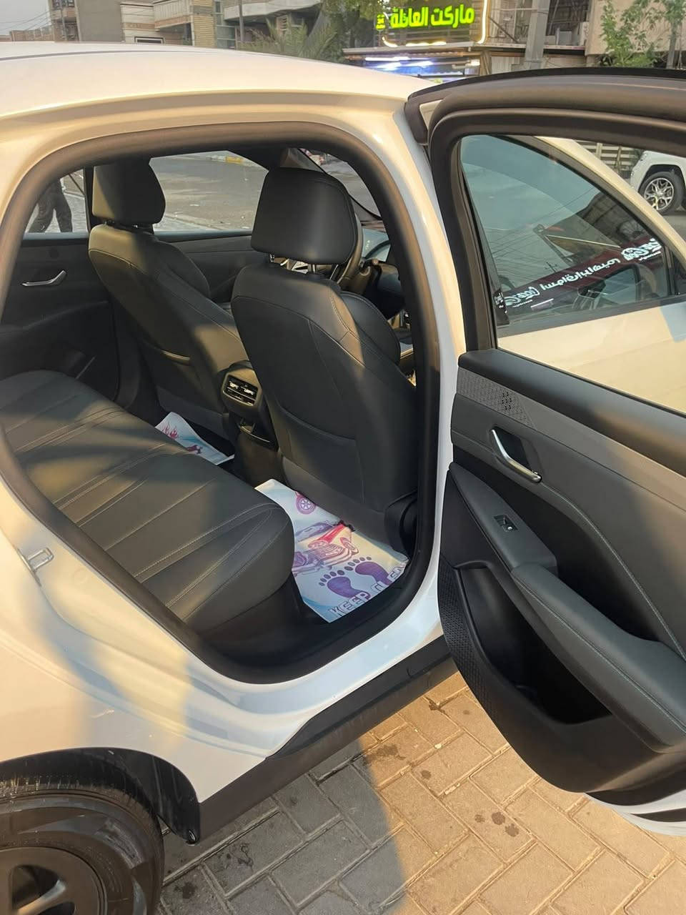 كن بلاس 😍
داخل زيتوني 
غراضهه كامله 
بصمه+كارت 

ماشيه2000  كم

سياره نظيفه  وجديده عدا 
تعديل BDR صغير بالجنطه

مرقم بغداد كامل بأسمي 

السعر 20 مليون ✅ قفل قفل 

السياره
 📌مكانهه بغداد حي الجهاد 

***********
***********
