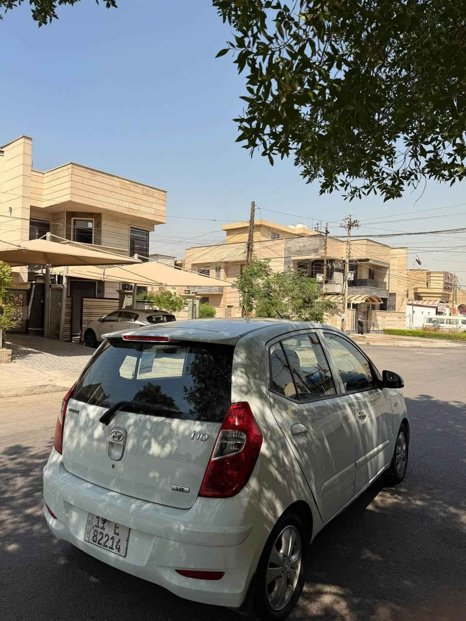 السلام عليكم. للبيع هونداي i10   2012
خليجيه كفاله عامه من صبغ محرك 1200. تبريد ثلج. تخم تاير سياره جاهزه ومال بيت جانيه. السعر 73 وبيه مجال.    مكاني بغداد السيديه. ***********
