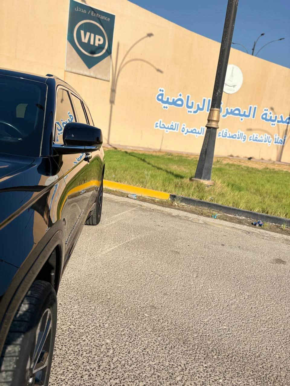 جيب اوفرلاند امريكي 2022
السياره مغلفه نانو بالكامل ضمان 10 سنوات 

فول مواصفات ماشية 82مايل 
,  7 راكب
بيهة جاملغ خلفي وباب مبدل اصلي صفحت العبري الخلفي
رقم بصره مميز هزة كامل بسمي
المحرك: 3.6 لتر 6 أسطوانات (V6) 
نظام الدفع: رباعي 4X4 متطور
ناقل الحركة: اوتوماتيك 8 سرعات 

المواصفات: اوفرلاند 1/1
*نظام التعليق الهوائي (جكات)
*فتحة سقف بانوراما 
*الصندوق كهربائي 
*ويل قياس 21 انج
*داتا شو
*شاشة التحكم الرئيسية لمس بنظام Uconnect 5 بقياس 10.1 انج مع نظام ملاحة
*شاشة القيادة الرقمية بقياس 10.25 انج
*رادار تفاعلي مع خاصية التوقف والانطلاق
*نقطة عمياء
*تحذير الخروج عن المسار
*نظام المحافظة على البقاء فى المسار
*خاصية المساعدة على التوجية فى التقاطعات لتفادى الحوادث
*حساسات امامية وخلفية
*كاميرات 360 للرؤية المحيطية
*مانع تصادم امامي وخلفي
*نظام القيادة شبه الذاتية
*مقصورة الركاب من الجلد الفاخر
*المقاعد الامامية والخلفية مبردة ومدفئة
*المقاعد الأمامية كهربائية وذاكرة
* انارة محيطية متعددة الالوان
*ابل كار بلاى و اندرويد اوتو لاسلكي
* نظام صوتي فاخر 19 سماعات من ماكنتوش
* نظام اوامر وتحكم صوتي
*نظام التشغيل عن بُعد
*مرايا خارجية قابلة للطي كهربائيًا مدفئة
*وسائد هوائية أمامية وجانبية وخلفية. 
مكان السياره البصره مركز 
السعر 325 وبيهاا مجال 
بيع او مراوس حسب القناعه 
للأستفسار ***********
مكلف بالنشر تواصل ع الرقم
