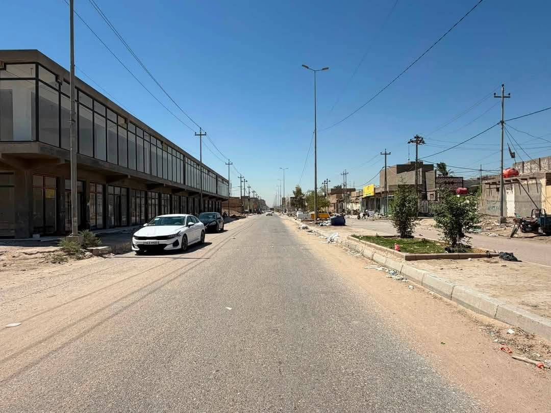 .🛑 دار سكني  للبيع 🛑 
المنطقة : العسكري الاول 🚩 
اقرب نقطه داله : موقع تجاري شارع الوكفه 

المساحه :  200✅  الواجه 10؛ركن 

التفاصيل : غرفتين نوم وصاله واستقبال ومطبخ وصحيات داخليه وخارجيه 
الطابق الثاني:غرفتين نوم وصاله 
.............
للاستفسار
     اتصال او واتساب 
***********
