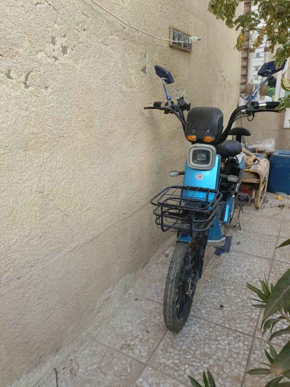 اسلام عليكم. دراجه شحن. شغاله 100/100 بريك بطاريات شاشه.  بصمه ماعوزه اي شي. سعر مناسب  175 الف وبيه مجال قليل. عنوان بغداد مدينه صدر. ***********
