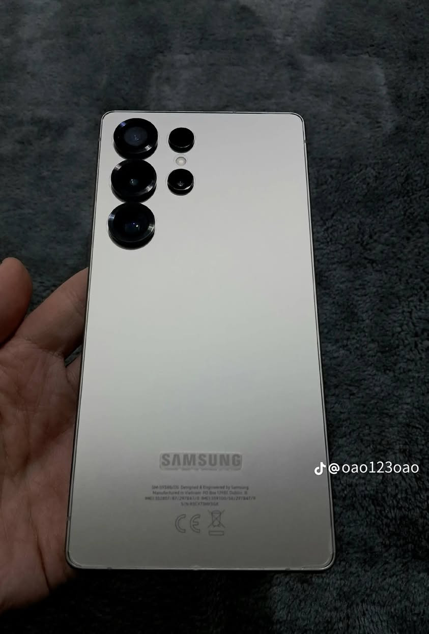 للبيع Samsung Galaxy S25 Ultra - 256GB - لون Titanium Gray
الجهاز اخو الجديد، استخدام قليل جدا
✅ الذاكرة 256GB / رام 12GB
✅ مع القلم S-Pen الاصلي
✅ بدون اي خدش ولا دقة - نضافة 100% مثل ما موضح بالصور
✅ كاميرات وكالة - 200MP
✅ مع كارتون 
✅ وكالة عين الفهد - ضمان

السعر: 1,150,000 دينار وبيه مجال بسيط للشراي
المكان: الحويجه
للتواصل: ***********

#S25Ultra #سامسونج #للبيع
#ادمن_ممكن_توافق
