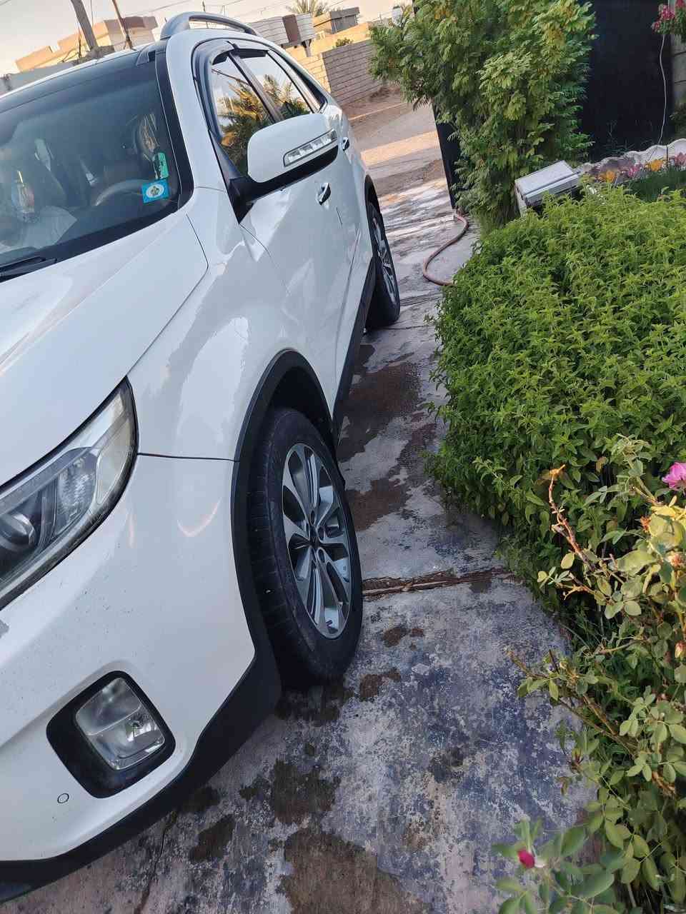 السلام عليكم للبيع 
سورنتو مديل ١٥ فول موصفات خليجي ماشيه148 سنويه جديد تخم تاير جديد
ضرر قطه وحده فقط باب  الصدر محرك ٦
مكينه كير بظمان سياره جديده مال بيت جناي
كولشي ما ناقصه رقم ديالى انكليزي سنويه او هزه ٣٠ استفسار رقم ***********
