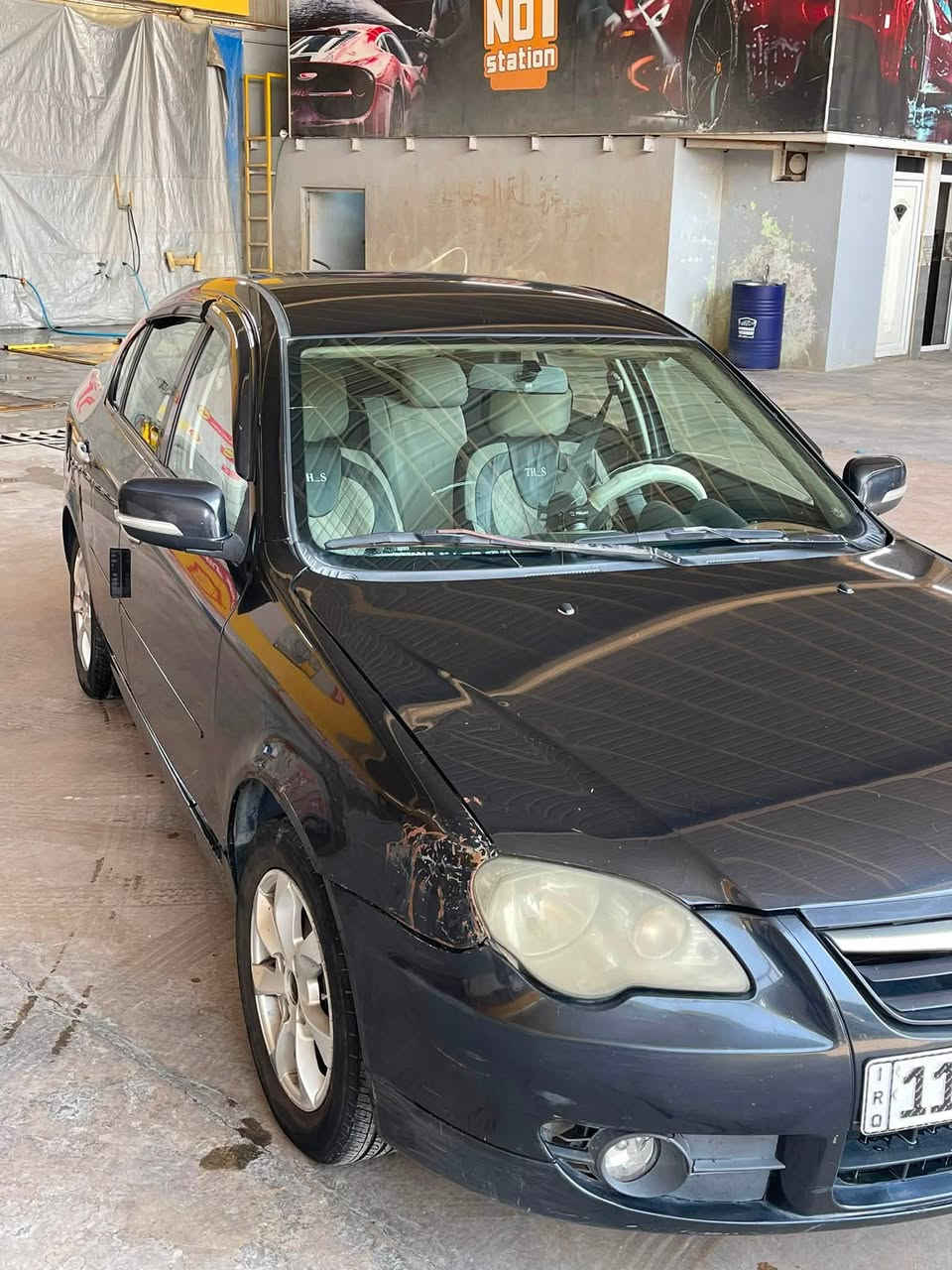بروتون بيرسونه 2016
محرك 1600  . 4 سلندر .. رقم بغداد انكليزي السياره باسمي 
تبريد ثلج ممتاز وتدفئة ممتازه
مواصفات : شاشه . حسااسات  .. كامرا …تحكمات ستيرن . واربع دسكات تجي .. .
وقبل سنه مسويله ادامه كامله صدر واذاين ومي راديتر  اخضر
بيه طختين بارد مبينات بالصور والسياره غاسله حته تشوف نضافه بعينك
تتحمل بانزين عادي بدون كبس،،، 
ماشيه 119 الف كيلو
السعر 65 وبيها مجال
مكاني (فلوجه - بغداد)
للاتصال : ***********
