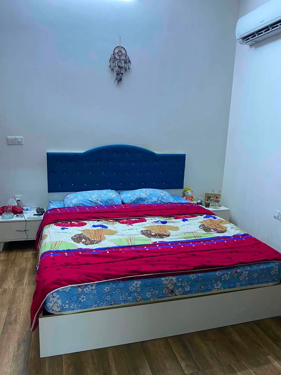 غرف نوم للبيع
جربايه نفرين + كومديات عدد٢
ميزتواليت 
مرايه قيافه 
كنتور سلايت بابين 
السعر ٤٠٠ الف 
للاستفسار ***********
