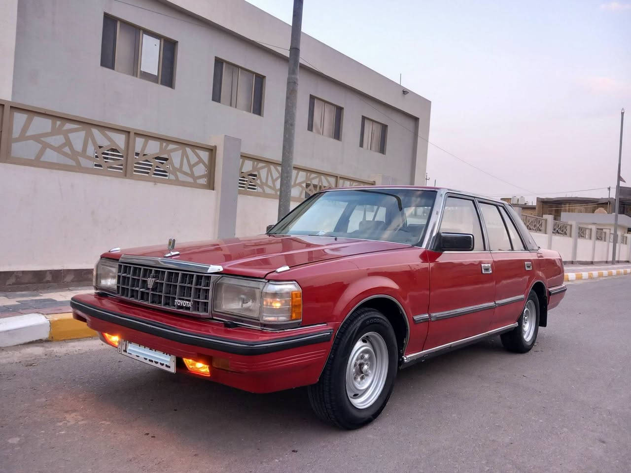 السلام عليكم ورحمة الله وبركاتة 
تيوتا سوبر 1985على وضع الشركه /رقم بغداد دولي مشروع وطني لغايه 2031 تحويل ثاني يوم / مكفوله من الضربه والتبديل بس صبغ عام جماليه بدون اي ضربه /محرك وكير بلاد /سياره جاهزه من كل شي محرك حداديه تخم تاير تبريد ثلاجه /دواخل عسلي بلاد سياره على وضعها البلادي /للاستفسار الاتصال على الرقم ***********////*********** العنوان ذي قار قضاء النصر 
مكلف بالنشر وغير متواجد عل الفيس
