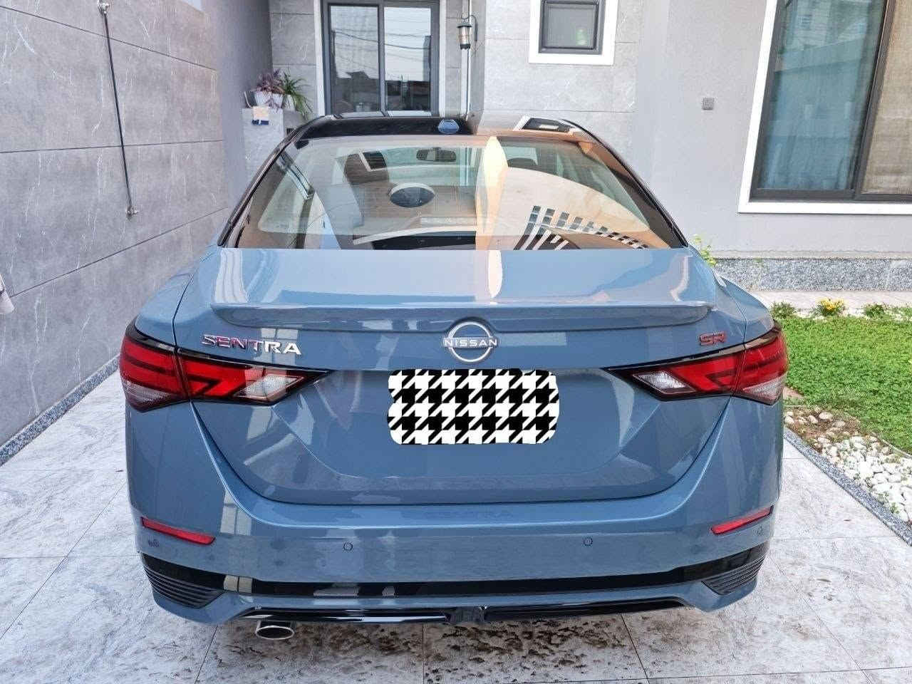 السلام عليكم
نيسان sentra sr+ 2025 للبيع

وارد امريكي محرك 2000

مرقمة شمالي / اربيل 

بدون صبغ 

ماشية 11 الف كم 

لون : اسمنتي وسقف اسود

السيارة فول مواصفات:

بصمة

دخول ذكي

تشغيل عن بعد 

فتحة سقف

مثبت سرعة

تحديد مسار

نظام المحافظة على المسار 

مانع انحدار 

مقعد السائق كهربائي

تدفئة مقاعد

ابل كاربلاي

كاميرا 360

نظام مراقبة النقطة العمياء 

رادار امامي خلفي

فرملة طوارئ تلقائية امامية خلفية

مستشعر وقوف امامي خلفي

ويل قياس 18 انتش

صرفية الوقود : اقتصادية جدا 

ضرر السيارة: الباب الخلفي الايمن مبدل بلادي والجاملغ الداير معدل عالبارد بدون صبغ

ضرر السيارة موضح بالصور ادناه 

السعر: 178 ورقة

الموقع: الموصل 

للتواصل الاتصال على الرقم ادناه او واتساب:

***********
