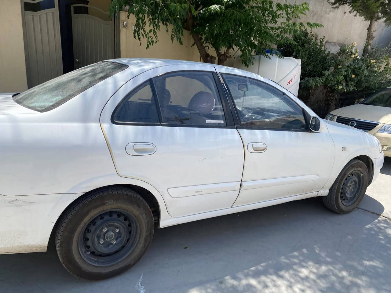 Nissan Sunny Classic  Samsung SM3) بۆ فرۆشتن
مۆدێل : ٢٠٠٩

​جۆر: نیسان سانی 

​ڕەنگ: سپی

​گێڕ: ئۆتۆماتیک و عادی 

​شاشە: شاشەی گەورەی ئەندرۆید و لەمس جێگیرکراوە

​ژمارە: سلێمانی

سەنەوی تا ٢٠٣٠ تازەیە 

​دۆخی بۆیاخ: ٣ تا ٤ پارچەی بۆیاخە (بەبێ بڕاوەیی و بەبێ ناوگرتن)

​دۆخی ناوەوە و دەرەوە: زۆر پاک و ڕێکپۆشە، تەقە و ڕەقەی نییە و گێڕ و مەکینەی بە شەرتە.

***********
***********
٧٥٠٠$ مەجالێکی برایانە
