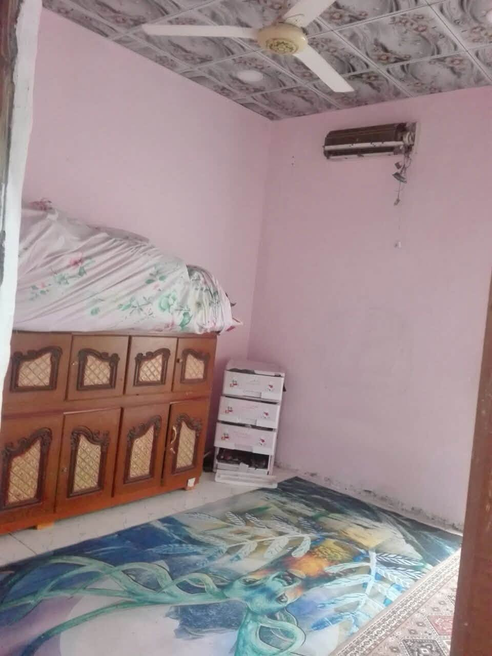 سلام عليكم بيت زراعي للبيع مكانه قرب جامعه ذي قار بمنطقه صخيين قريب الحولي جديد مساحته 210 متر 3 غرف وكلدور وصاله وستقبال  وحمام داخلي وتواليت خارجي  سعره 85 وبيه مجال رقمي ***********
