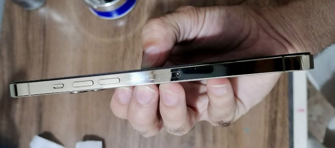 أيفون ١٢ برو ماكس للبيع أو مراوس 
مستبدل شاشه وبطارية FHD احسن نوعية 
وبطارية ١٠٠ 
نضافه ١٠٠
فقط ضهر مفطور  
سعر ٣٢٥ بي مجال

***********
