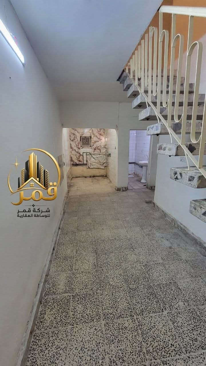 🏠 للإيجار بيت بسعر 650 ألف فقط وقابل للتفاوض!
دار بمساحة 100 متر، مناسب للعوائل ويحتوي على:

🔹 مدخلين
🔹 صالة
🔹 مطبخ
🔹 خدمات
🔹 غرفتين نوم
 • غرفة كبيرة
 • غرفة صغيرة

💰 بدل الإيجار: 650 ألف وقابل للتفاوض

📞 للاستفسار والتواصل:
***********

🏢 مكتب قمر للوساطة العقارية
