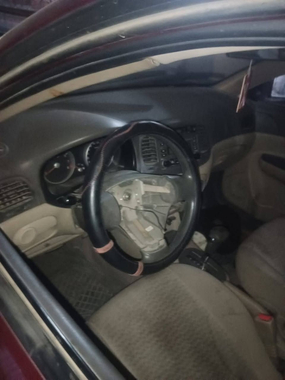 اكسنت ٢٠٠٩ على حادثها ابيعها خليجي والسياره شغاله كير ومحرك حداديه اماميه والصدر الخلفي ماادري بي لان حادثها خلفي الي يستفسر اكثر ع الرقم *********** السعر ٢٧ وبيها مجال مكاني بغداد
