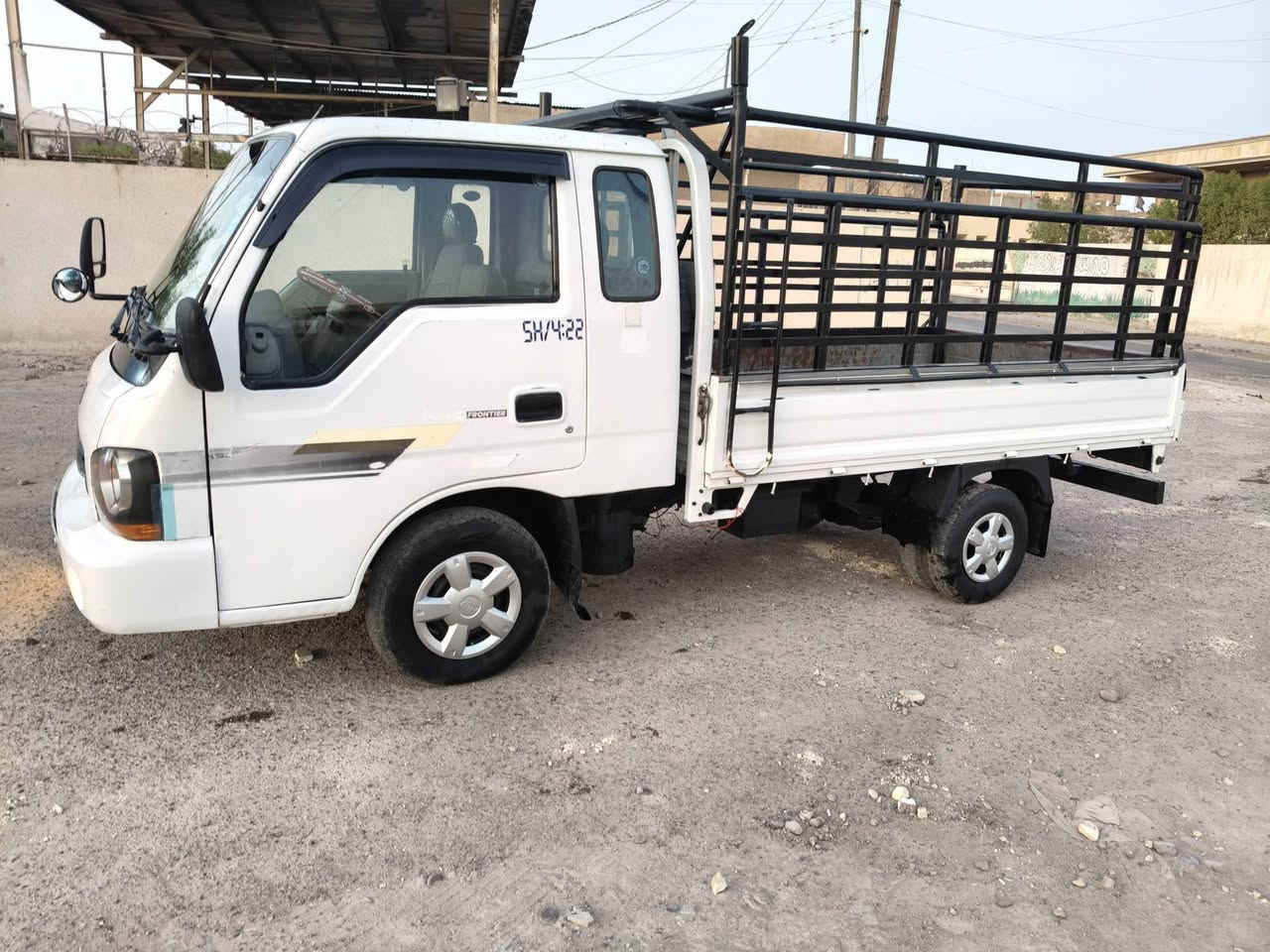 يا الله كيا ام عيون للبيع 2004 سياره بلاديه مكفوله كفاله عامه و محرك  و اكسن و شاصي وكير لا ضربه ولا صبغ كهربائيات كلها شغاله سياره جاهزه حداديه تحويل مباشر باسم المشتري مكان السياره بغداد العبيدي سعر 85 وبيها مجال رقم الهاتف ***********
