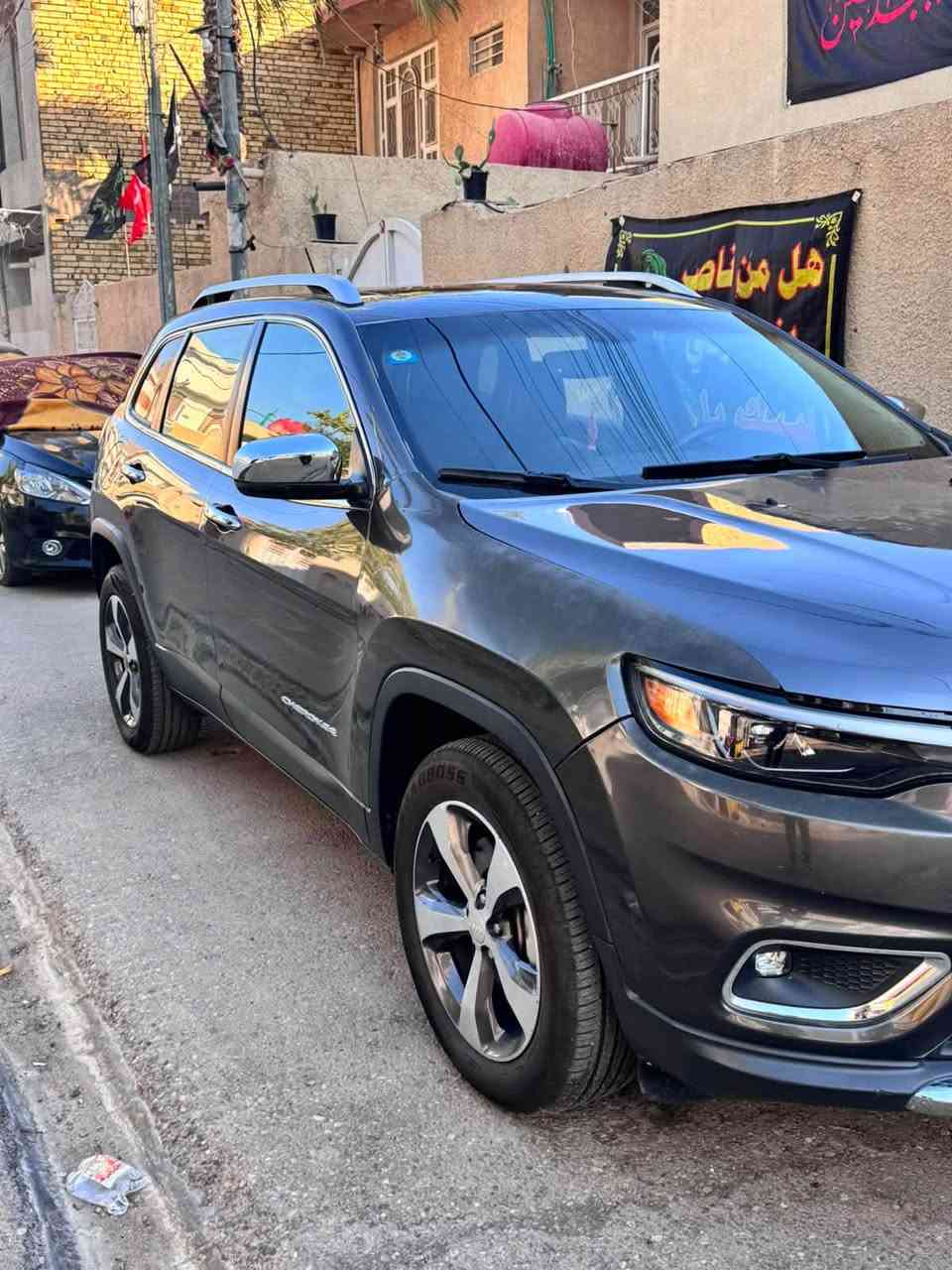 🚘 للبيع – جيب شيروكي ليمتدد أعلى فئة 
💰 السعر 119$
🔹 الموديل: 2019
🔹 المحرك:  2000 تيربو 
🔹 الاستيراد: وارد أمريكي
🔹 رقم السيارة: واسط
🔹 مكان السيارة: واسط ـ مركز الكوت 
✨ المواصفات
✅ بصمة للأبواب الأربعة
✅ تشغيل عن بُعد (Remote Start)
✅ مثبت سرعة
✅ رادار أمامي
✅ مانع انزلاق
✅ نظام تعليق ذاتي
✅ مصابيح أمامية LED
✅ حساسات ضغط الإطارات (TPMS)
✅حساسات خلفي ستوب اوتوماتيك 
✅ كشنات كهربائي 
✅ فتح وغلق الجنطه كهربائي 
✅ المرايا الجانبيه قلاب مع البگ
✅ تخم اطارات جديد

📌 حالة السيارة محرك مفتوح وبيها مجال للشراي 
للتواصل رقم الهاتف ‏***********‏
