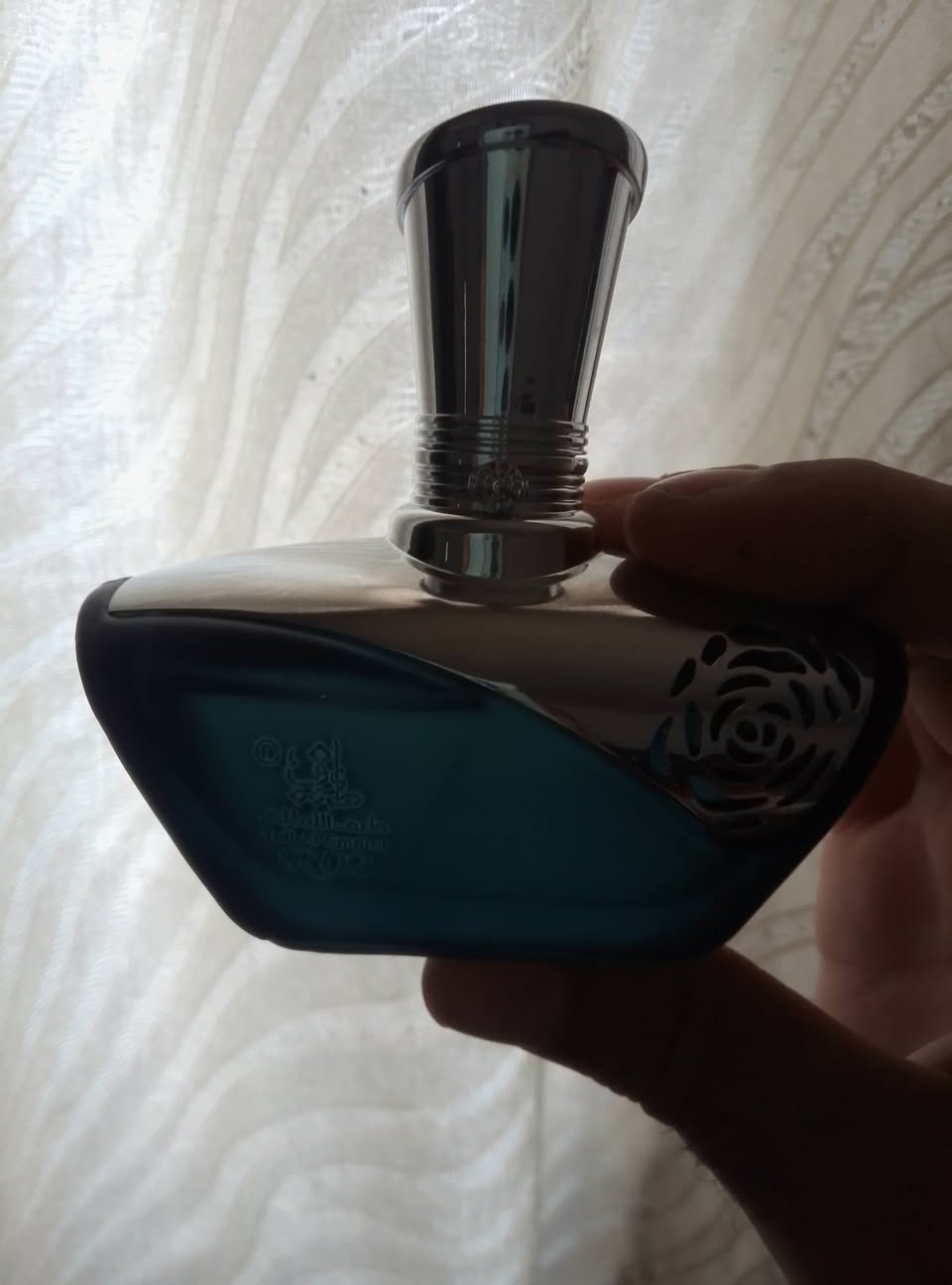 عطر طيف الإمارات R02 الغني عن التعريف للبيع 
***********
