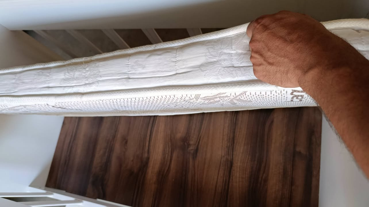 سلاوی خوداتان لێبێت لەیلوکەی زۆر خاوێن بـۆ فرۆشتن هەر بەرێزێک خوازیارە پەیوەندی بکات یا خود نامە بنێریت 
***********
***********
