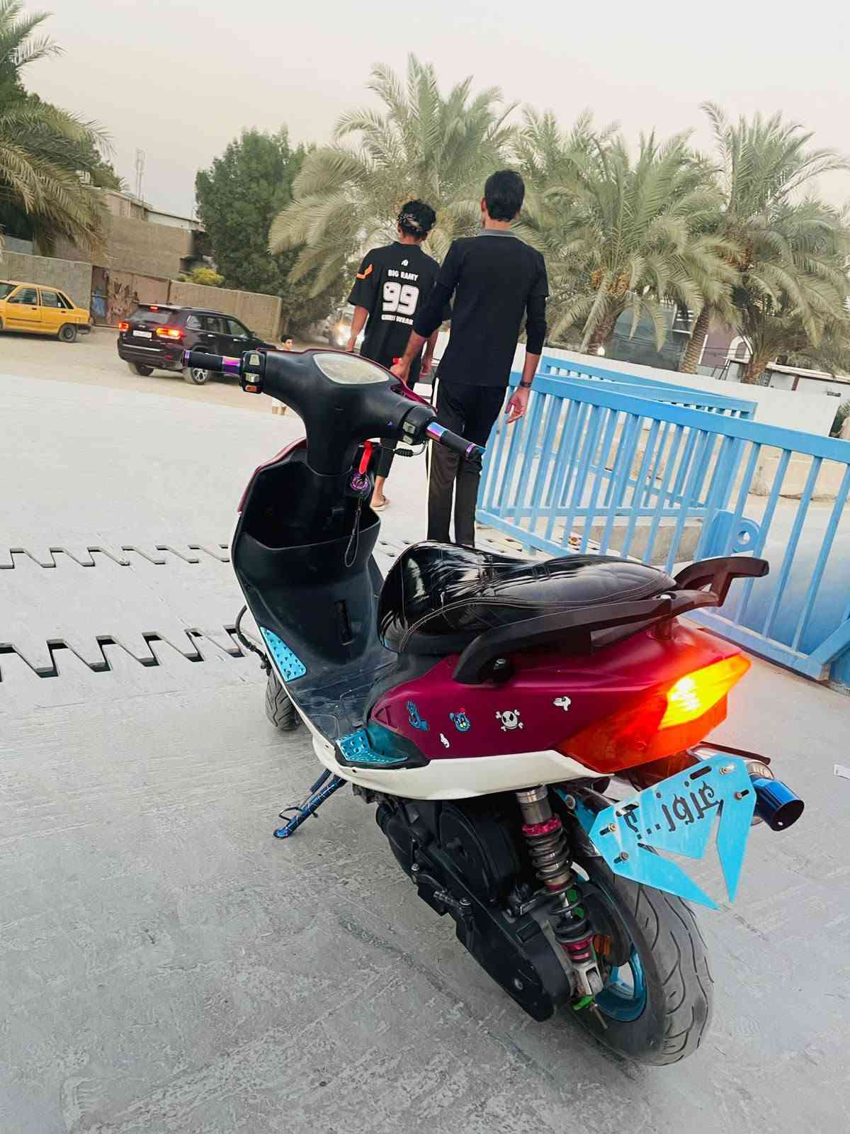 السلام عليكم اللهم صل على محمد وآل محمد دراجه ماكس عدله للبيع الدراجه حلوه ونضيفه ما شاء الله نصبتها حلوه مكينه ناعمه وخرسه ما تسمع صوت مكينه مفتوحه مره وحده جانت 49 صارت 55 الدراجه شلعه اشك الكاع ومعدل  بس نفس البوشه البلاديه بس حفروها ما مبدله لا بوشه ولا بستم مكينه كفاله كابريتر بلاديه كهربائيات شغاله من الطول للطول عداد سرعه كيج بانزين الدراجه نكره بكل وقت التزويد الي بيها 
صالنصه حلزونيه 
عليها سيت كامل سمائي قبق فلاوين قطره وياله قاعده مال رقم دبل امامي قزم دبل خلفي قزم يدات رياضي وقبضات رياضي سبايدر رياضي بكلايت مال اربع ولفات الكشن مغلف بقلاوه قبق جوزه رياضي استاند صفح سبع الوان الكفرات مال اربع ولفات الدراجه كدامك حلوه ونضيفه اجيب اي فيتر وافحص اي نقص ما بيها دراجه مال جناي السعر 550 وبيها مجال بسيط العنوان حله قرب النيل للتواصل واتساب فقط ***********
ملاحظه لحد يكسر بسعرها متوازي واريد ابيع وبدون احراجات رجاء
