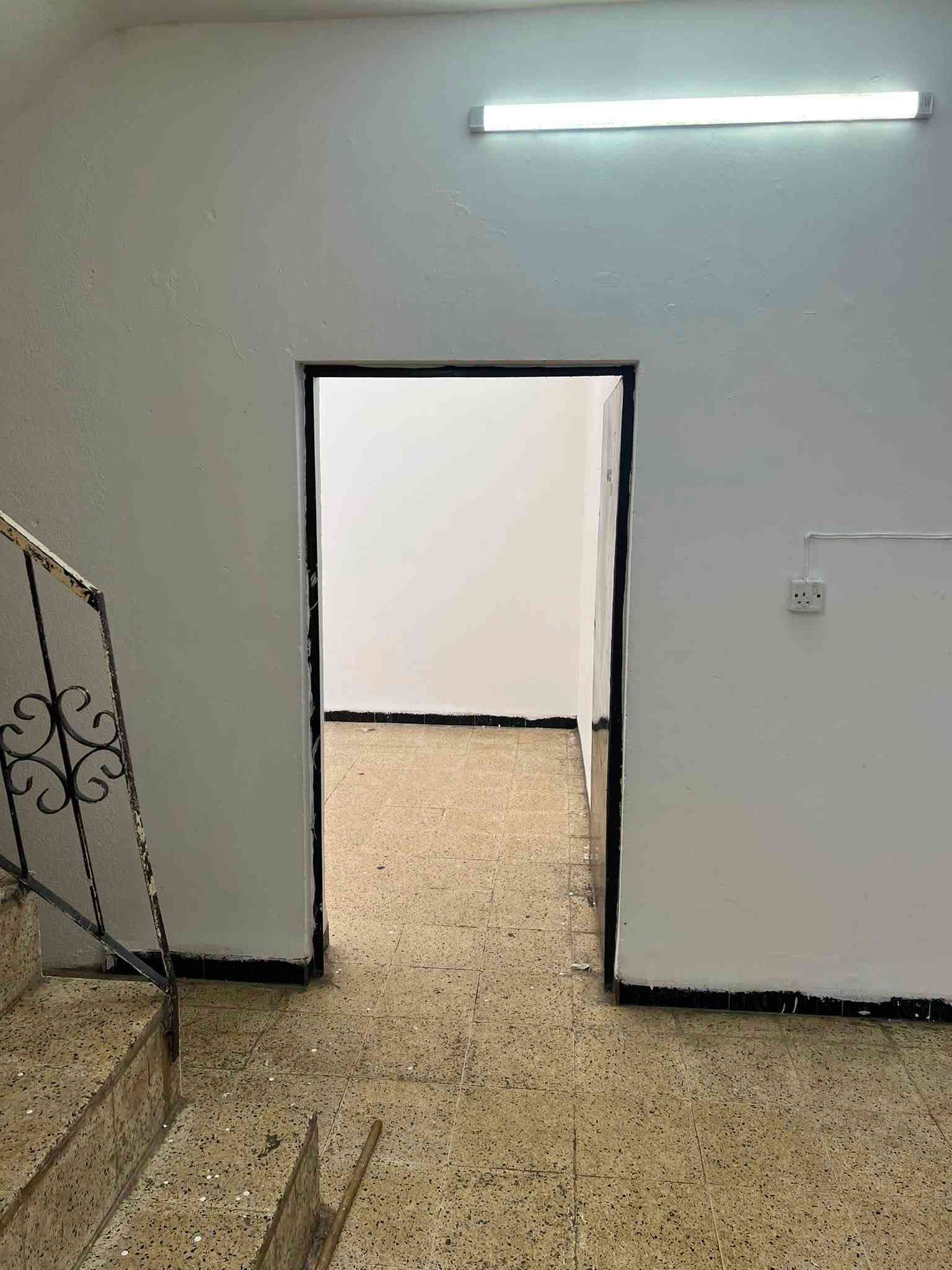 السلام عليكم 🫡 بيت 🏠 للايجار حي الاخاء 100 متر مربع طابقين الأرض غرفتين هول هول صحيات الثاني غرفتين هول السعر 375 بي مجال البيت للايجار بس اش يحتاج مصرف على ابو البيت صبغ جديد كهربائي جديد التواصل مع مكتب صفوان السنجاري في شقق الخظراء او على الارقام التالى *********** اسيا ***********
