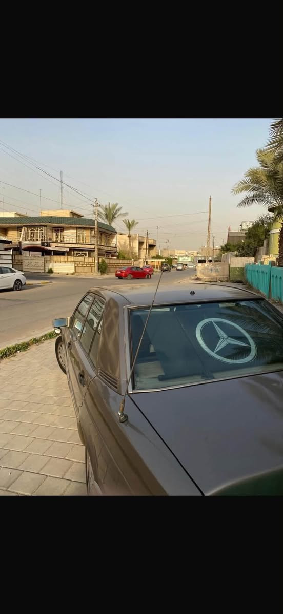 🚘 مرسيدس 190E – موديل 1990
📍 العنوان: بغداد – الكرخ - حي الخضراء 

📞 رقم الهاتف: *********** 

• محرك بلادي 4 سلندر

• رقم أربيل، تحويل مباشر وباسمي

• ABS

• صدر أمامي وخلفي اصلي

• دبلات كاملة بوش

• تخم دسكات

• راديتر جديد

•مراوح جديد بلادي

• بطارية جديدة

• تبريد شغال

• مازدات أمامية جديدة

• دواخل نظيفة شغالة بدون جطلات

• بدون حادث

• مصبوغة عام للجمالية

• غرفة جلد بحالة جيدة

• شاشة Apple CarPlay

• كامرة خلفية

• سلايد روف

• التبريد شغال

🔧 تحتاج فقط ماطور السلايد روف
