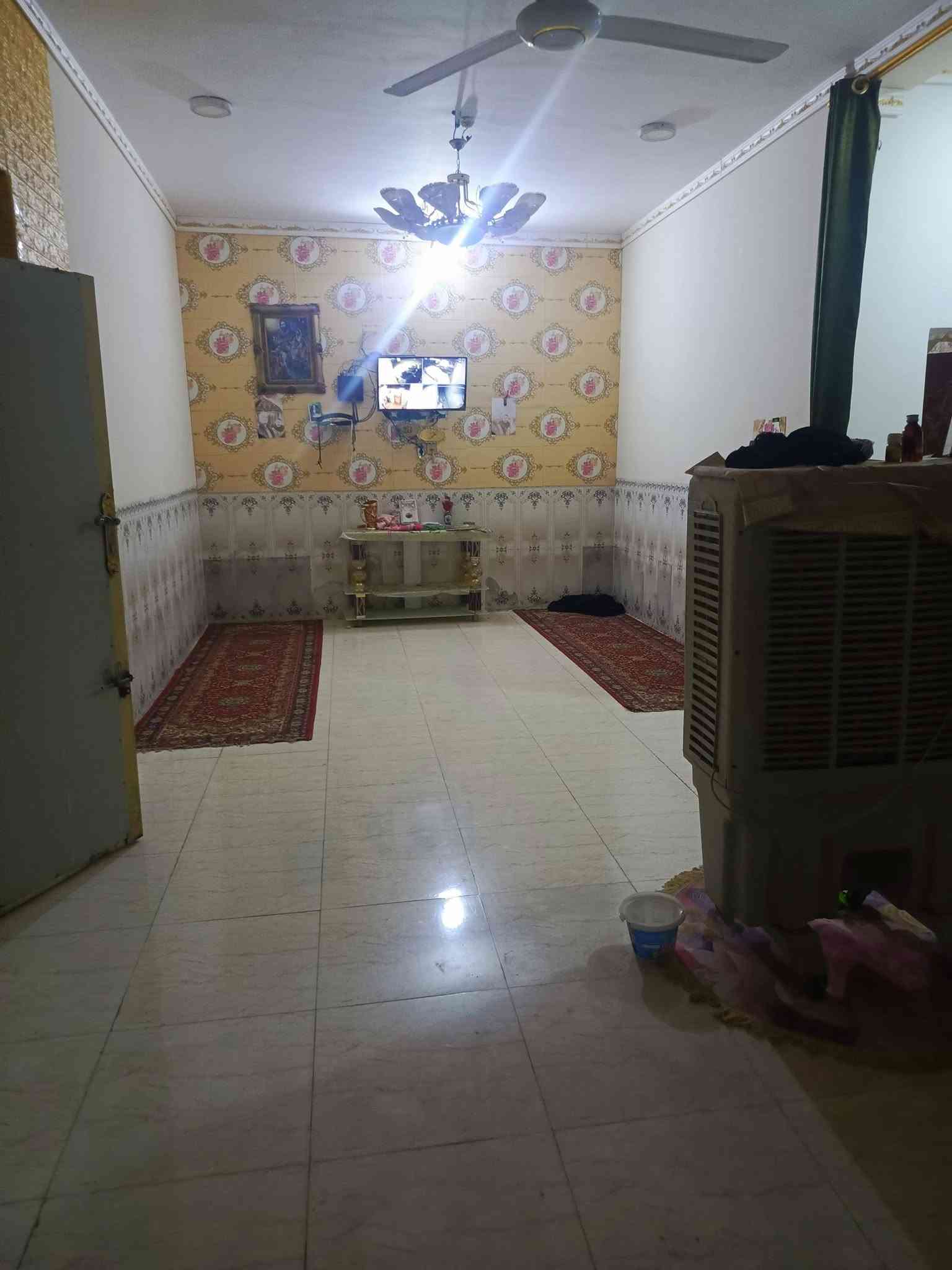 سلام عليكم بيت البيع يم الكنطره ما شيخ نعمه مساحته135 بي غرفتين ومطبخ وباب خلفي وستقبال  سعر خاص ***********
