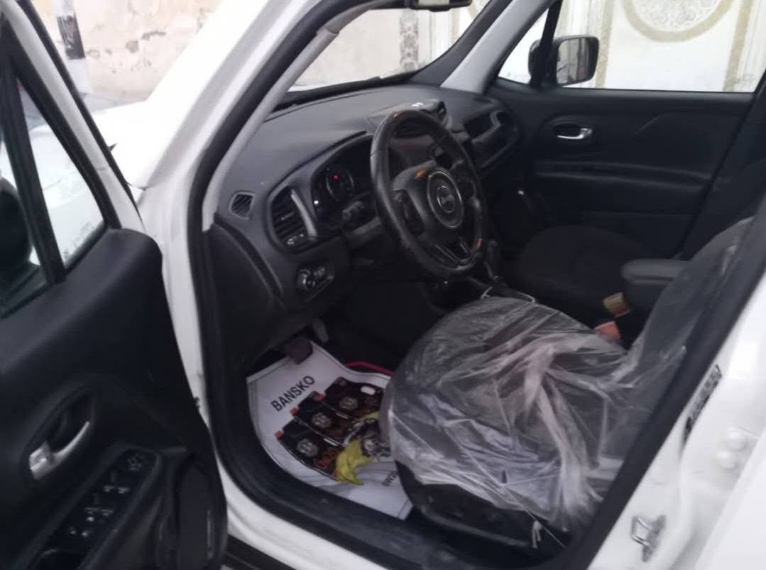 السلام عليكم جيب رنكد للبيع موديل 18 بسمي مكانها العمارة تشغيل عن بعد بانوراما فور ويل محرك 2400 تبريد جيد سعر 50 رقم الهاتف ***********
