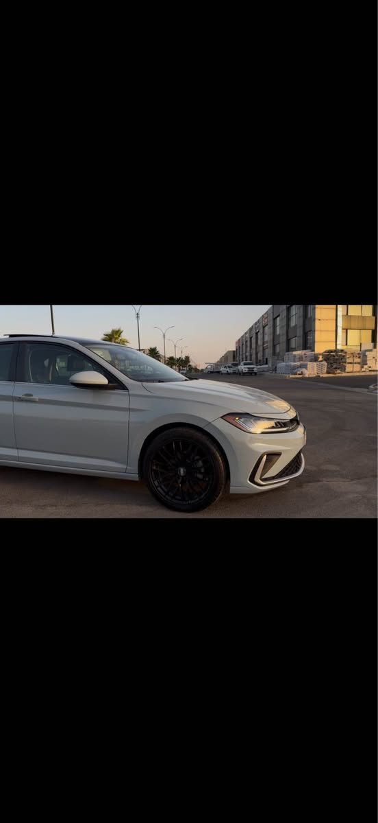 volkswagen jetta se  2025                               بو فروشتن مواسةفات پانوراما بةسمة شةغال گوشين جلد گوشين هيتةر گيچ ئةليكتروني تةعديل سرعة خةتي جادة زور مواسةفاتي تر   بي سبوغة سندوق و چاملغي پشتي هةندةك تةعديلة جةمپةچي پشتي هةية ارباگ بةس شان ١١ هةزار مايل روية هةموو شتي بةشةرتة  سعري١٩٢شوين هةولير   *********** أربيل, العراق
