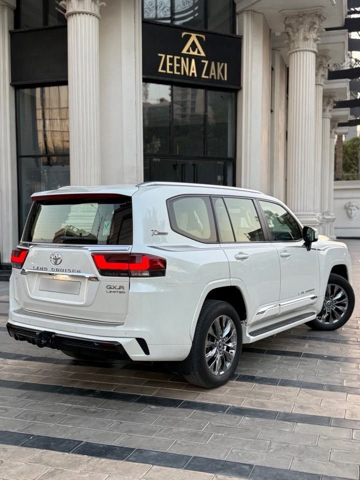 لاندكروز GXR 2022 السيارة شركة ساز 
فول مواصفات 1/1 ماشية 70 الف فقط 
السيارة كفالة من الفتح والصبغ والدبل كود 
رقم بغداد تحويل مباشر بأسم المشتري 
السعر 595$ والشراي يجي يشوفهه وبي خير ويدلل 
رقم الهاتف / واتساب ***********
