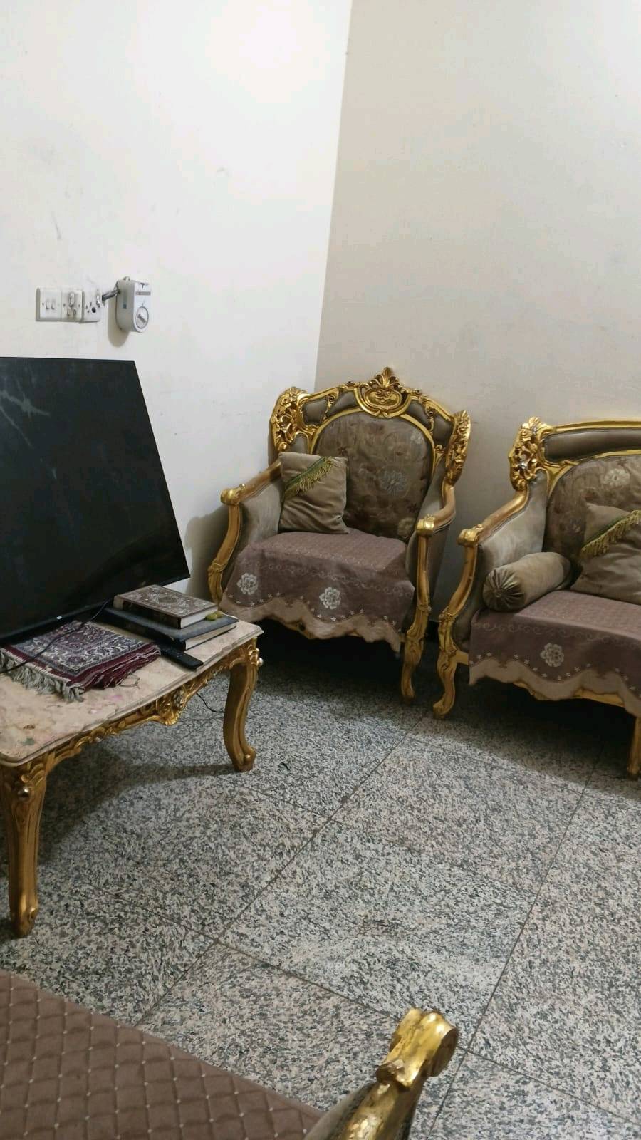 تُخُم مَلكي للبيع