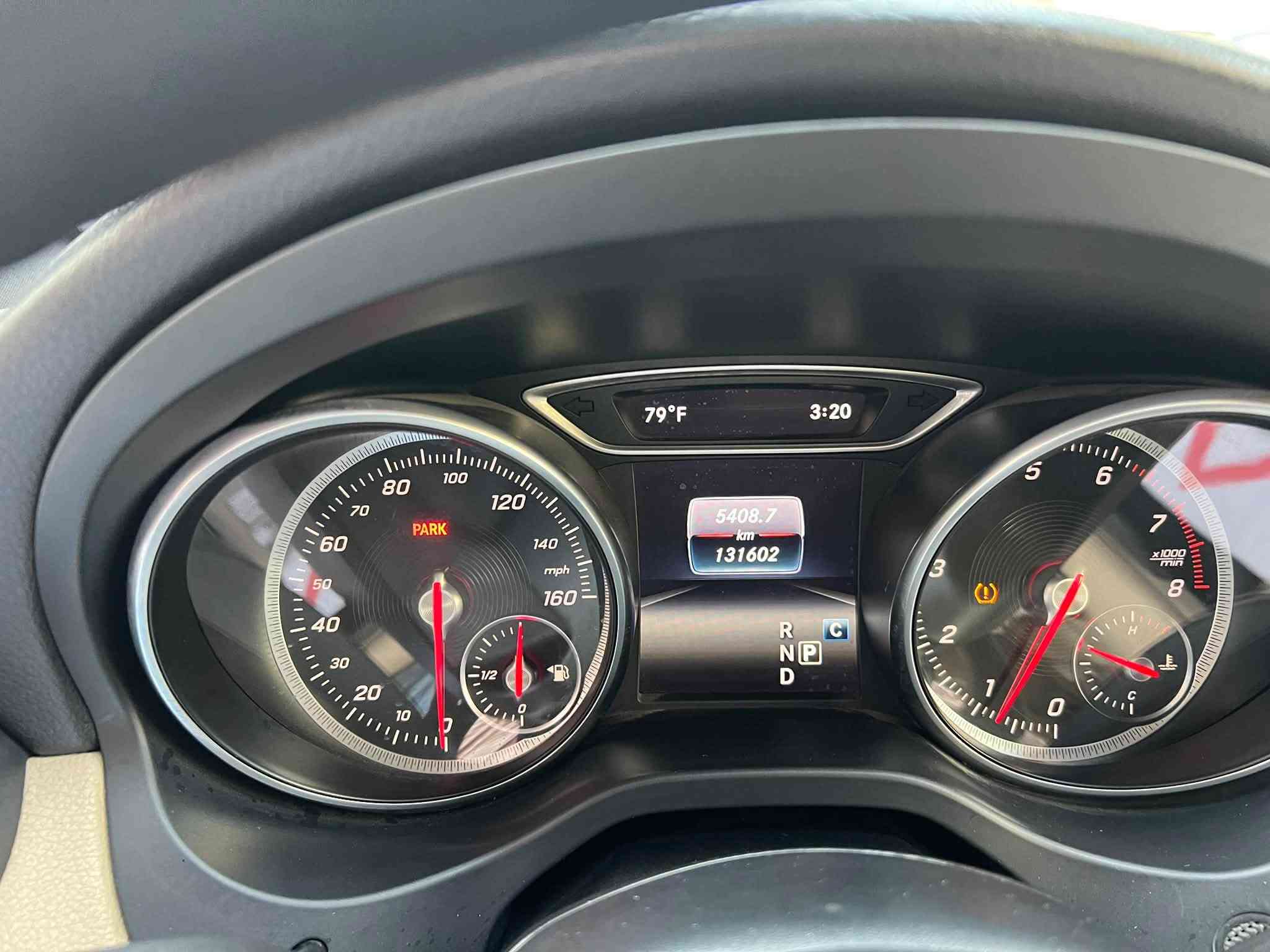 السلام عليكم
مارسيدس CLA250

فول موصفات 

موديل 2018 

بيه بابين مبدلات 

السعر 15000$

مكان سياره بغداد الحارثيه 

***********
