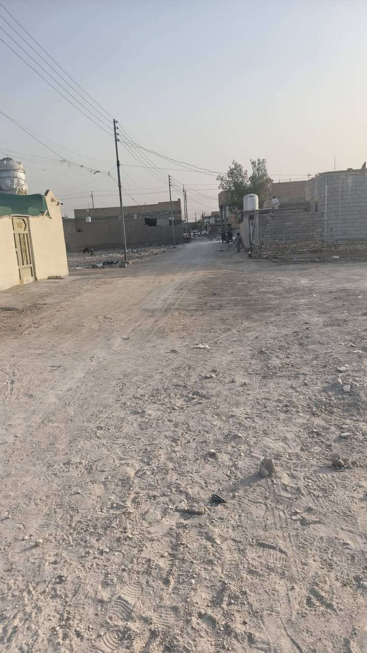 قطعه لبيع زراعي مساحة ٣٠٠ متر ناحية فضليه حي بيطره قريب عله شارع عام خدمات ماء كهرباء مجاري سعر خاص وتصال عله رقم *********** وتصال عله واتساب
