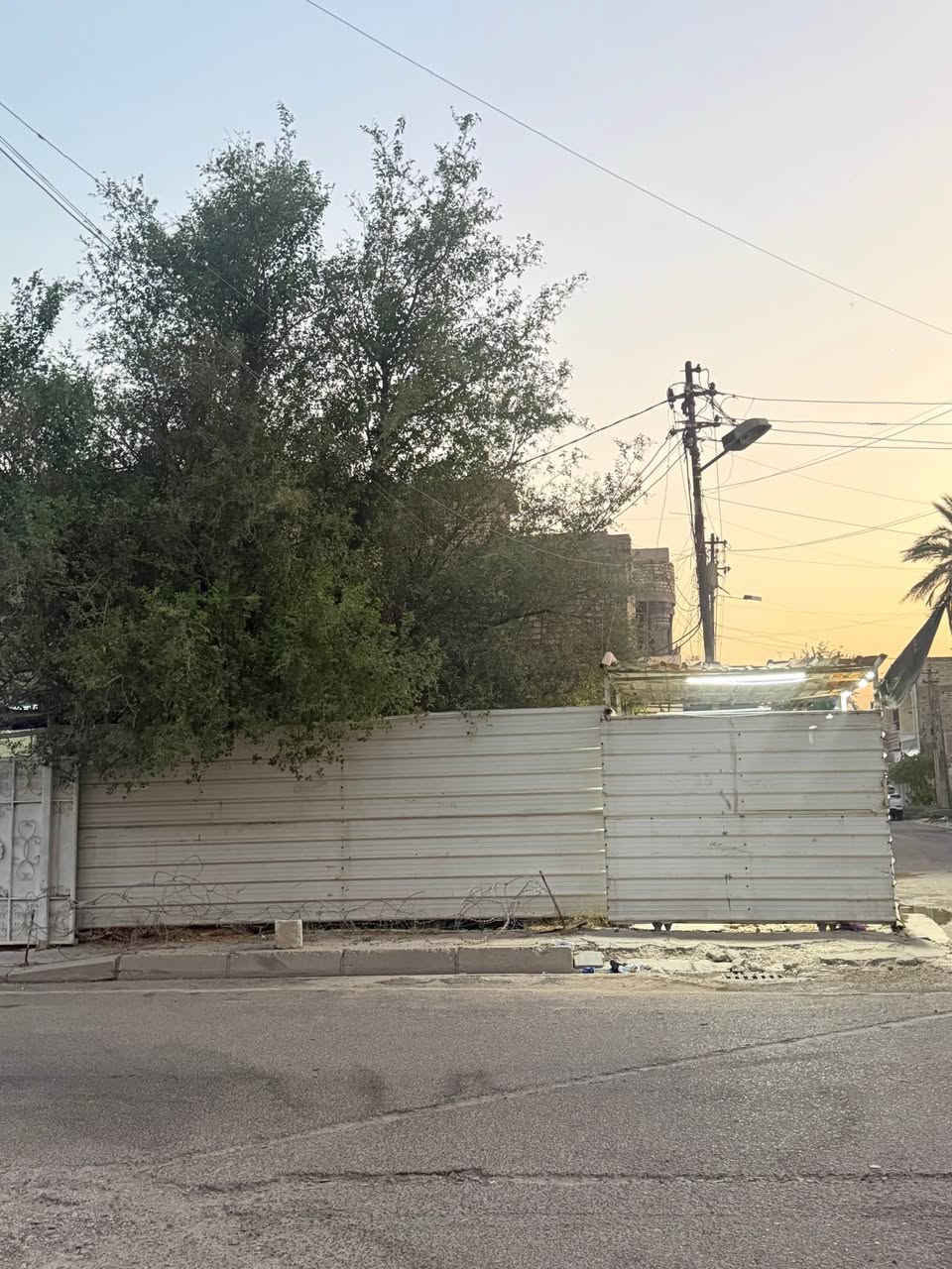 السلام عليكم عندي بيت  ركن طابو ملك صرف في منطقه الزعفرانية حي الربيع قرب مدرسه ألمها للبنات البيت تعبان ابيعلك قطعه كامله قطعه ارض مساحتها من 115 إلى 120 متر من تتفلش تبين المساحه شكيد سعر المتر مليون ونص للاستفسار اتصل على هذا الرقم *********** او *********** حسين التبين, القاهرة
