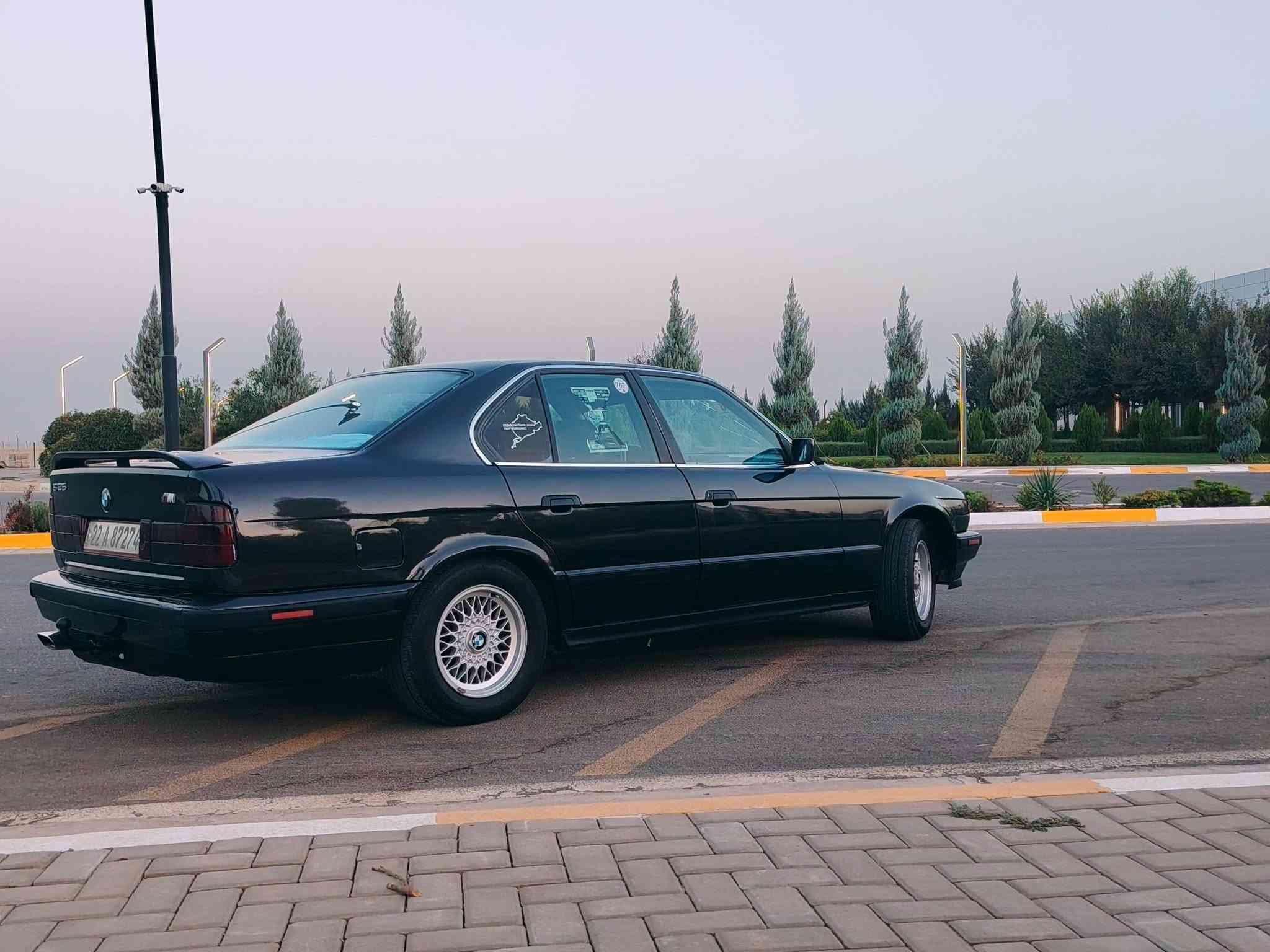 سلام عليكم
بي ام للبيع موديل 1991
525 كبس 
كير اوتماتيك 
سنوية جديدة رقم دولي 
شرط تحويل وكالة سياره مابي نواقص ٢٥٠
4 جامات كهربائي 
نظام ABS 
4 تايرات جديد 
تبريد ويا سلف    
السياره بدون حوادث كله عل وضع شركه 
كهربايات كله شغال 
العنوان سليمانية
السعر 54
رقم ***********
***********
