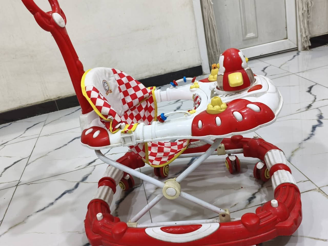 حجله نضيفه ب٣٠وببها مجال
سله طفل ب٢٠بيها مجال 
***********
حي التضحيه
