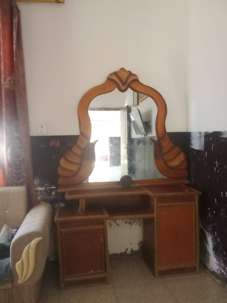 ثلاث جرابي للبيع مع مرايه مكان دغاره *********** السعر ١١٥
