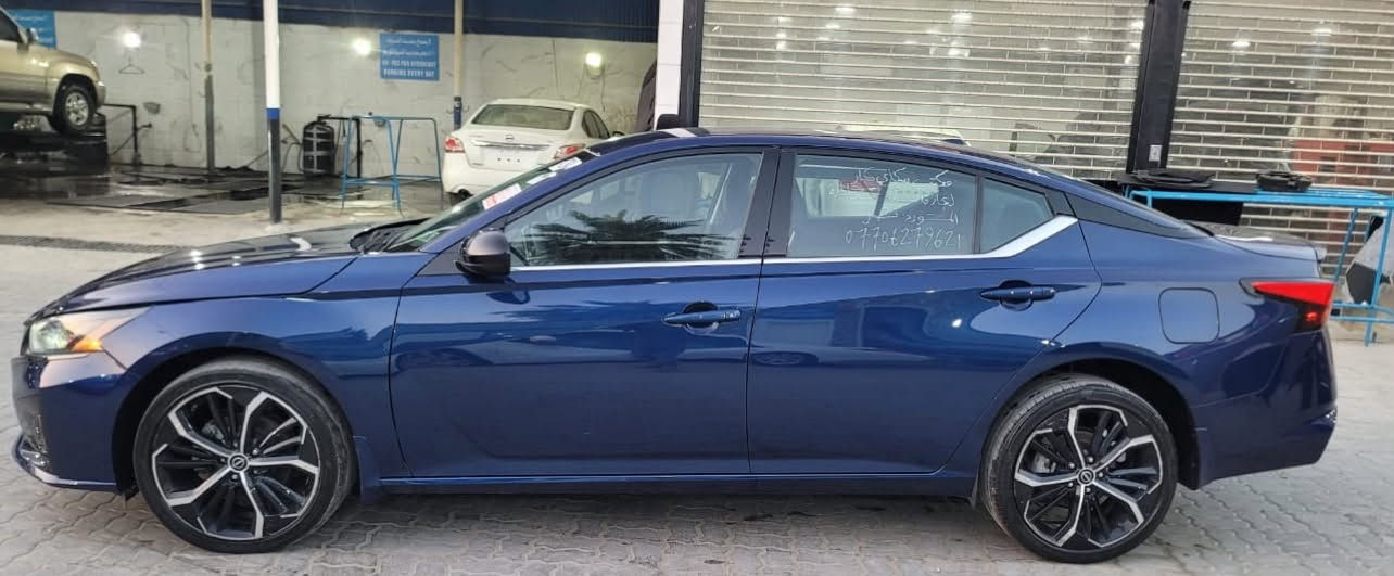 السلام عليكم 
نيسان التما وارد امريكي 23
لون ازرق 
مواصفات sr معروفة هاي المواصفات 
كشنات جلد ومخمل 
السيارة جاهزة للأخير
رادارات كاملة 
كاميرا دوارة 
سبير وعدة 
سايد بريك كهربائي 
اي علامة بالعينة ما مشتغلة 
ايرباكات سليمة بالكامل 
السيارة Awd (فور ويل ) رزانة فول 
السيارة كفالة عامة (فقط بارد وتكحيل بنفس القطعة قليل) وصار بيهة هنا بالعراق pdr قليل جداً اقل من شبر كير محرك حجرات بيئة ويل 17 بدلتة كلشي مكفول 
السيارة كاملة وجاهزة ما ناقصها اي شي 
السيارة حرة رقم بصرة تحويل شرط 
ماشية 45 
السعر 168 وبيها مجال قليل جداً مستعجل على البيع بسبب ظرف صحي 
الويل مالتها غيرتة 17 يعني طسة ماكو ابد 
العنوان البصرة 
للاستفسار ***********

نص مكتوب في الصور:
- Galaxy Note20 Ultra 5G