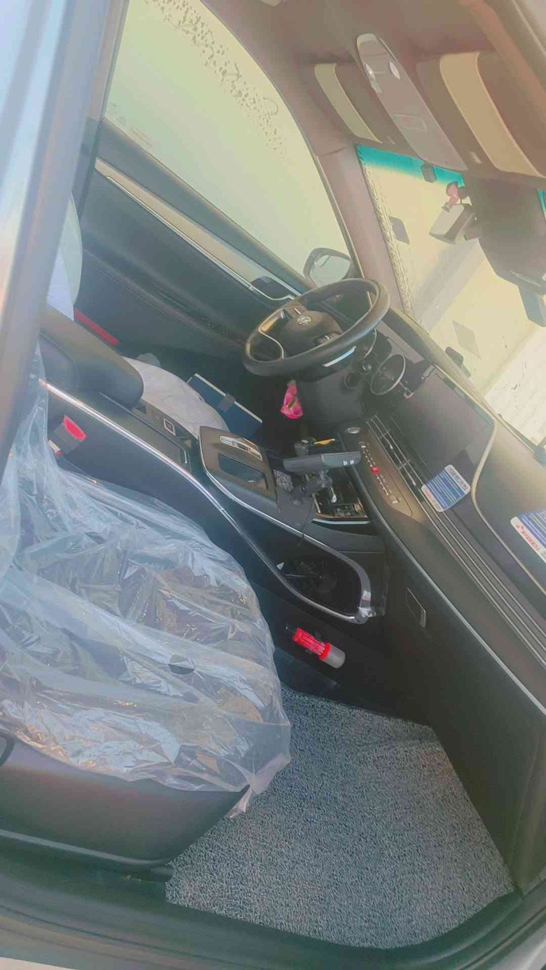 هونداي گراند ازيرا 2023
وارد كوري غاز خط واحد محرك 6 سلندر 
 قياده ذاتية 
تحديد مسار+نقطه عمياء
رادارات جانبيه + اماميه خلفيه
درايف مود 3 وضعيات
شاشه دجتال متغيره
تبريد لمس مناخ معتدل 
اوتو هولد + هندبريك كهرباء 
كشنات كهرباء+ تبريد + تدفئة +المقود تدفئة
ترحيب + دخول ذكي
جنطه ذكيه
اربعه جام اوتو+ ريمونت
لايت زنون + لد امامي خلفي
تشغيل عن بعد
شاشه كبيره  متصلة+ شاشه اعطال
داخلها VIP
وبيها هواي مواصفات

السيارة جاهزة وما بيها اي نقص + كير محرك كفالة  السياره غير مستخدمة بلعراق السياره جديده بمعنى الكلمه
السعر 180 وبيهه مجال 

بيه كلير شويه بجاملغ الخلفي شي بسيط 
العنوان الديوانيه 
للاستفسار وات ساب خاص اتصال موجود ***********
