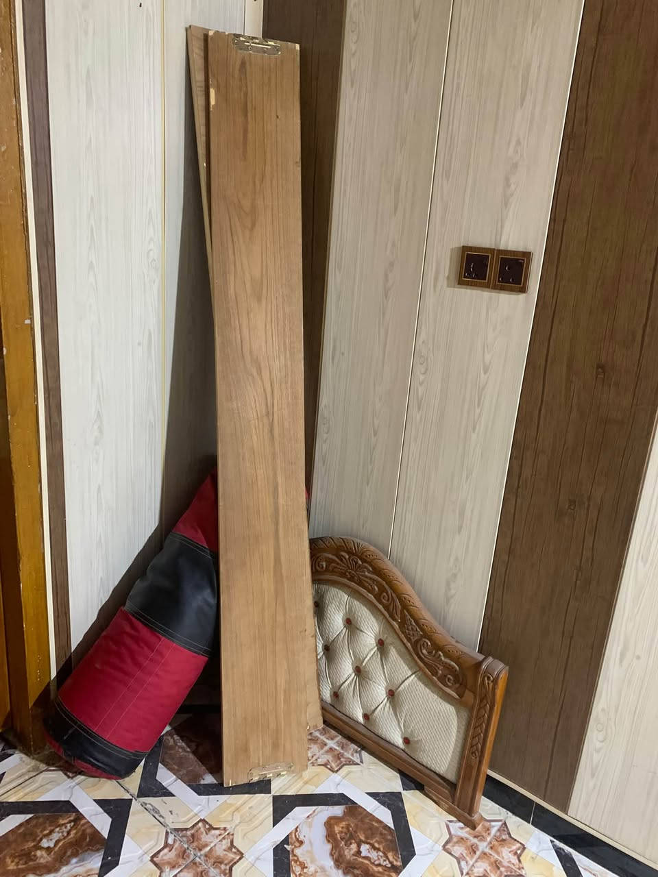 جرباية ام النفر طول مترين بعرض متر  نظيفة كلش للتواصل
***********
