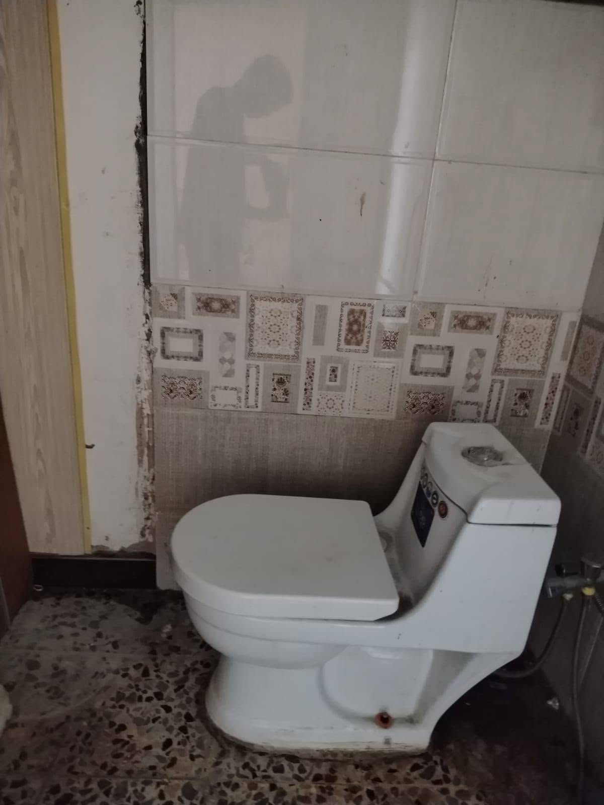 السلام عليكم يتوفر لدينا محل للايجار كامل مكمل سقف ثانوي ديكور كامل مكمل ينفع محل حلاقة رجاليه وصالون نسائي 
***********واتساب 
*********** واتساب
أبو كرار مكاني بغداد الشعب حي البساتين او 
(حي السلام) شارع السبيس قرب مولده علي العكيلي
