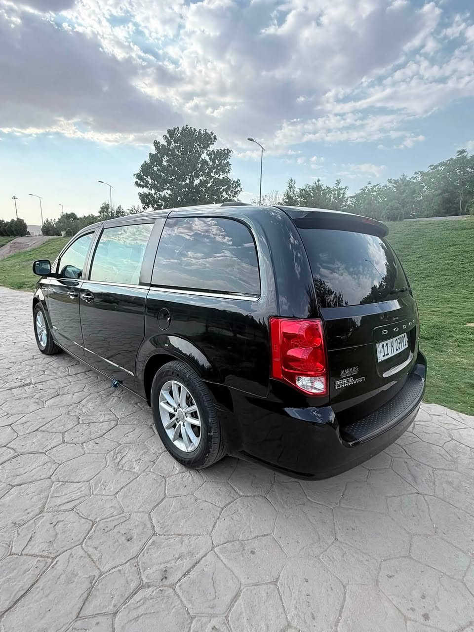 🚘 دوج كرفان 2019 | آخر إصدار 🔥
✨ Dodge Grand Caravan 2019 – XST
🚘 السيارة جاهزة وكاملة من كلشي، بدون أي نقص

🔹 المواصفات:
• مكينة 3.6L قوية واقتصادية
• 3 أبواب كهرباء
• جنطة كهرباء
• كرسي السايق كهرباء
• مقاعد جلد
• 3 شاشات وسطية
• منظومة غاز 80L
• كارت الصيانة الدورية الأصفر 🟡
• السيارة بيها قطعتين كلير
• البيبان الكهربائية والجنطة كهرباء
• الجاملغ الخلفي جهة السايق — مكان الحادث

✅ السيارة جاهزة وكاملة من جميع النواحي
💰 السعر: 173 ورقة
🔥 وبيها مجال للجادين

📍 المكان: بغداد
📞 للاتصال: ***********

🚗 للبيع والمرواس
