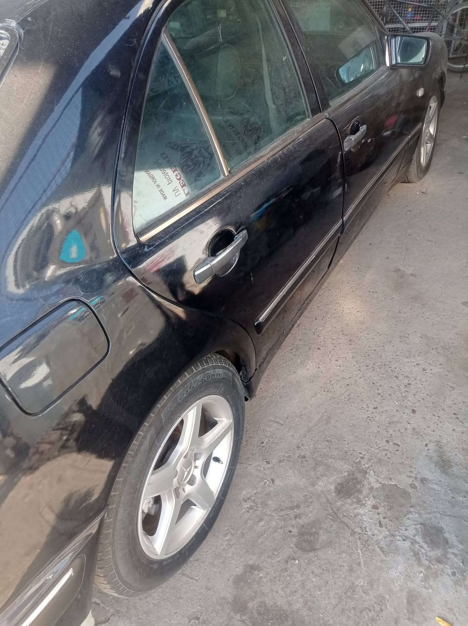 سلام عليكم عندي مارسدس ام عيون موديل 96 محرك v خراطيم حادثه جاملغ خلفي ضربه خفيفه رقم انبار الماني باسمي عنواني بغداد بيع او مراوس  رقم التلفون *********** السعر 65
