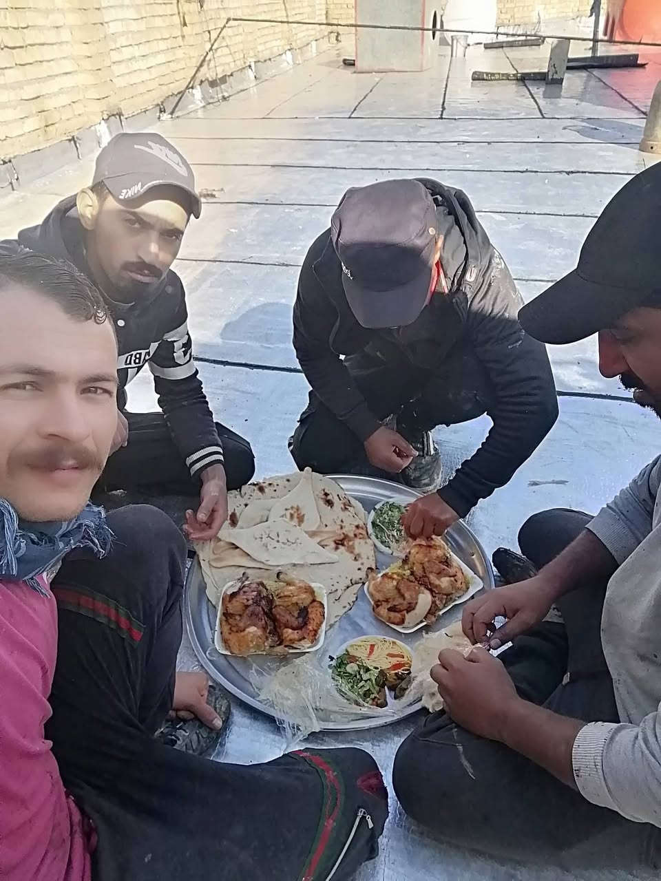السلام عليكم اهالي ديالى 🔥
مستعدون  لتغليف  المباني الحكوميه والاهليه وبأسعار مناسبه جدا الأيزوكام يعكس الحرارة بنسبة ١٠٠% وعازل للرطوبة ويتحمل كل ضروف المناخ ، تعمل المادة على الصب والفرشي والأشتايكر والجينكو و على سطوح المزفته والسطوح الغير مسلطه
 للاستفسار والمعلومات الاتصال على ارقام الهواتف التالية
***********
