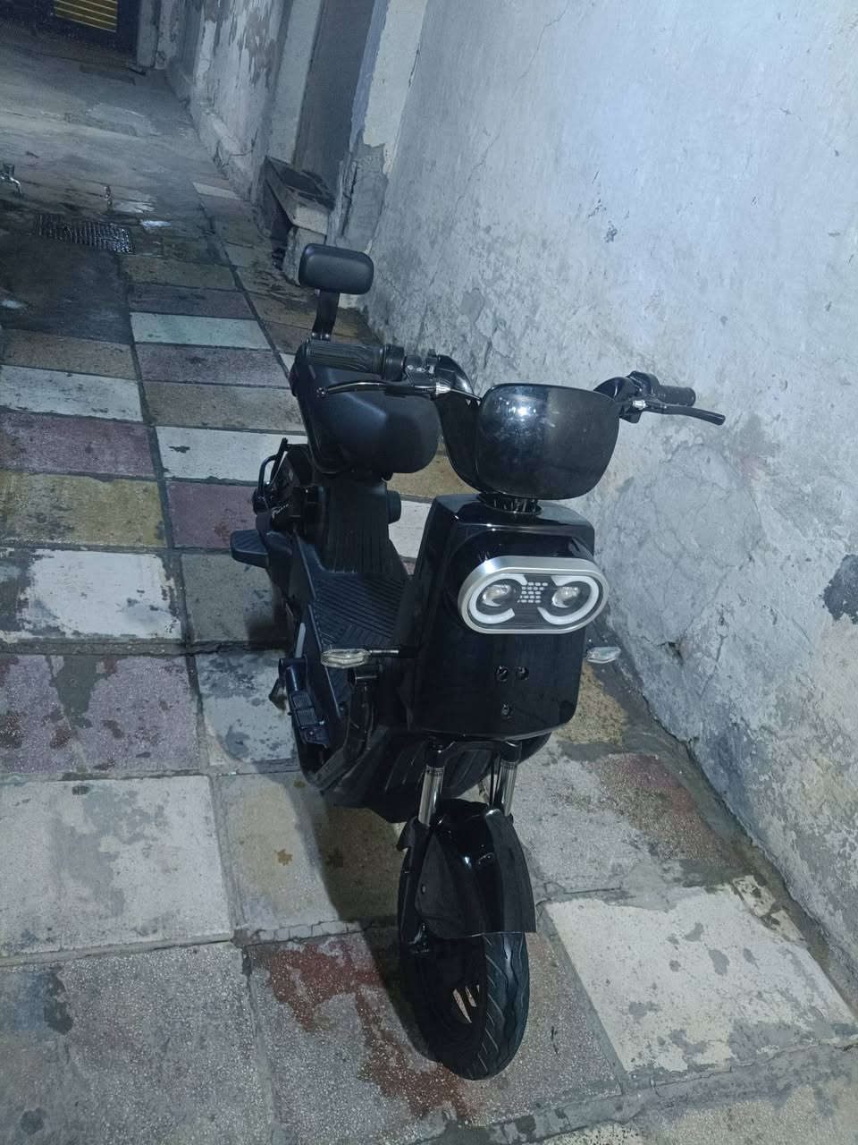 عيني سلام عليكم للبيع دراجة حجم 16 فول مواصفات 4بطاريات لايت عالي ناصي زنون اشاير يمنة يسرة وياهة السلة مالتهة الاستفسار ***********
