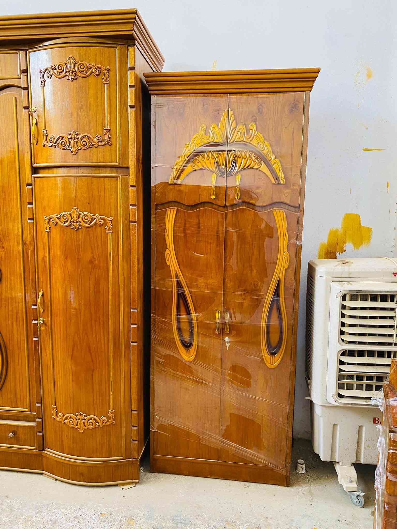 السلام  غرفة نوم 6باب طابقين ملحق صاج عراقي شغل مرتب مقوس بسعر 777الف وبيها مجال للطيبين عنوان بعقوبة كاطون شارع ابو رباح مزاد ضي القمر استفسار خاص او الرقم ***********
