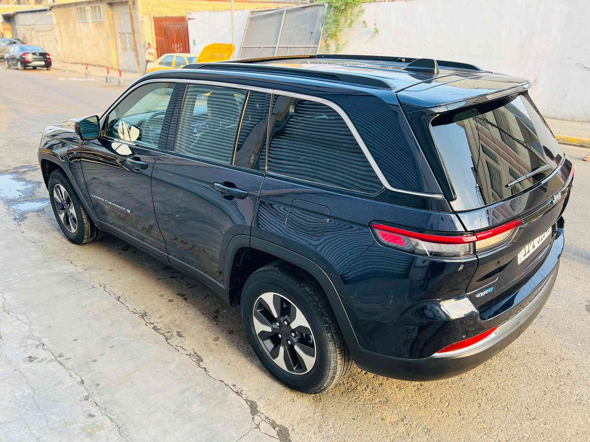 جراند شيروكي 4xe • بلج ان هايبرد • ٢٠٢٤