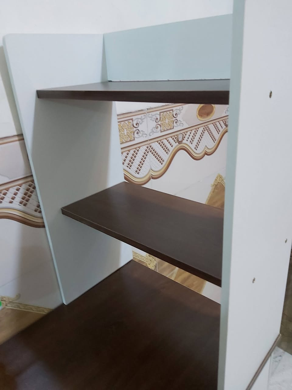 ميز مكتبي للبيع للمعلومات الاتصال على الرقم ***********
