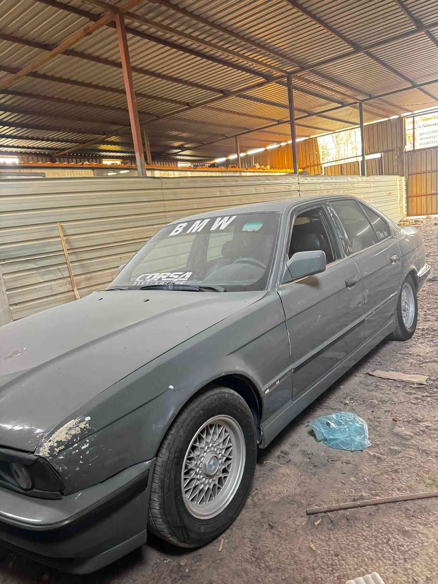 السلام عليكم للبيع Bmwمديل 92 حجم 525 اصل بليته وسنويه محرك مسكر عدل محرك وكير جدد اني شادهن وحداديه وتخم تاير جديد السياره شغاله وجاهزه رقم بغداد سنويه لل 30بأسمي السياره مكاني بابل سياحي سعره 42 وبيه شي قليل ***********/***********

نص مكتوب في الصور:
- bs_lae