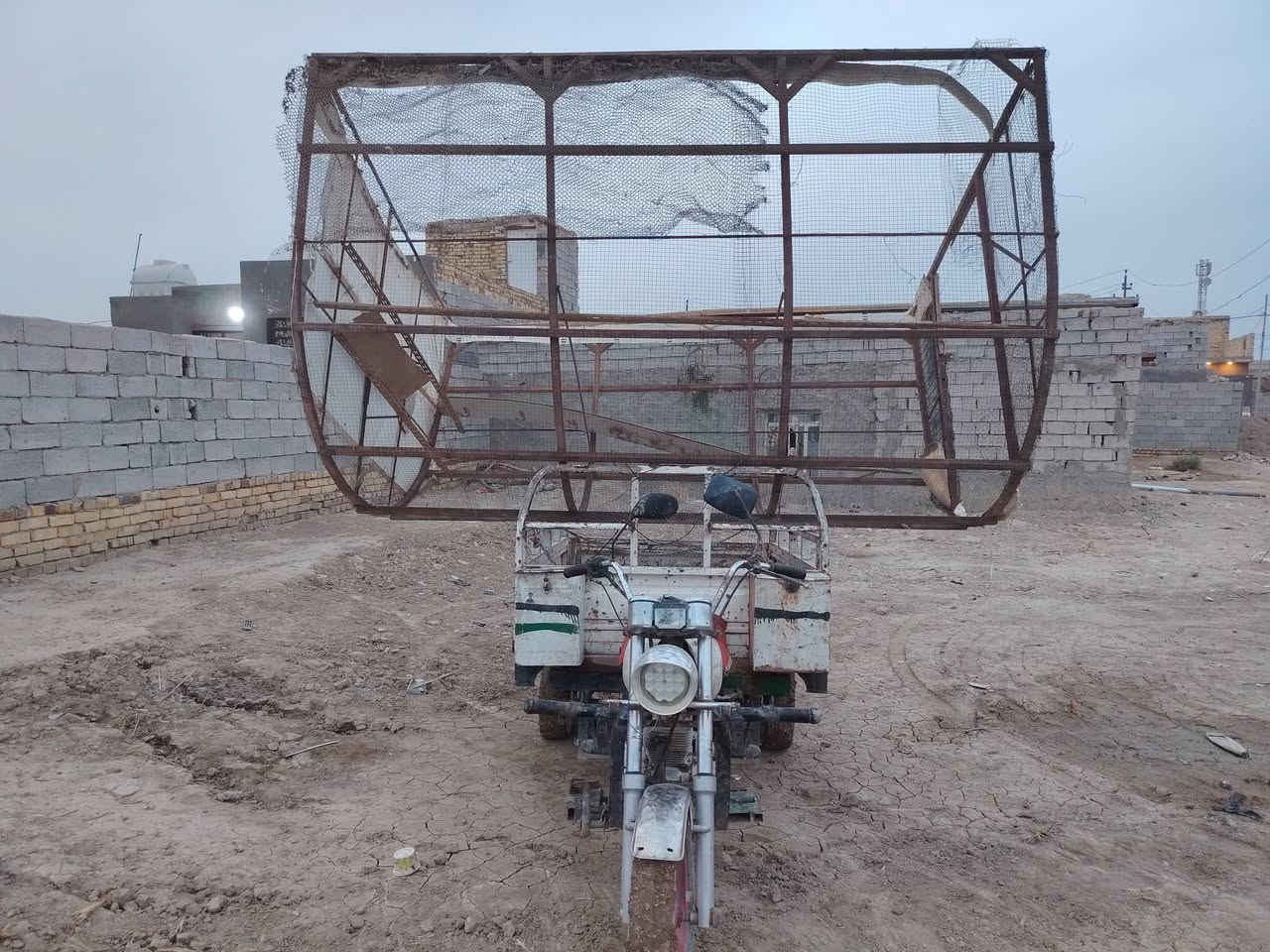 بيت طيور • حديد ثقيل • ٣٫٥×١٫٧٥م