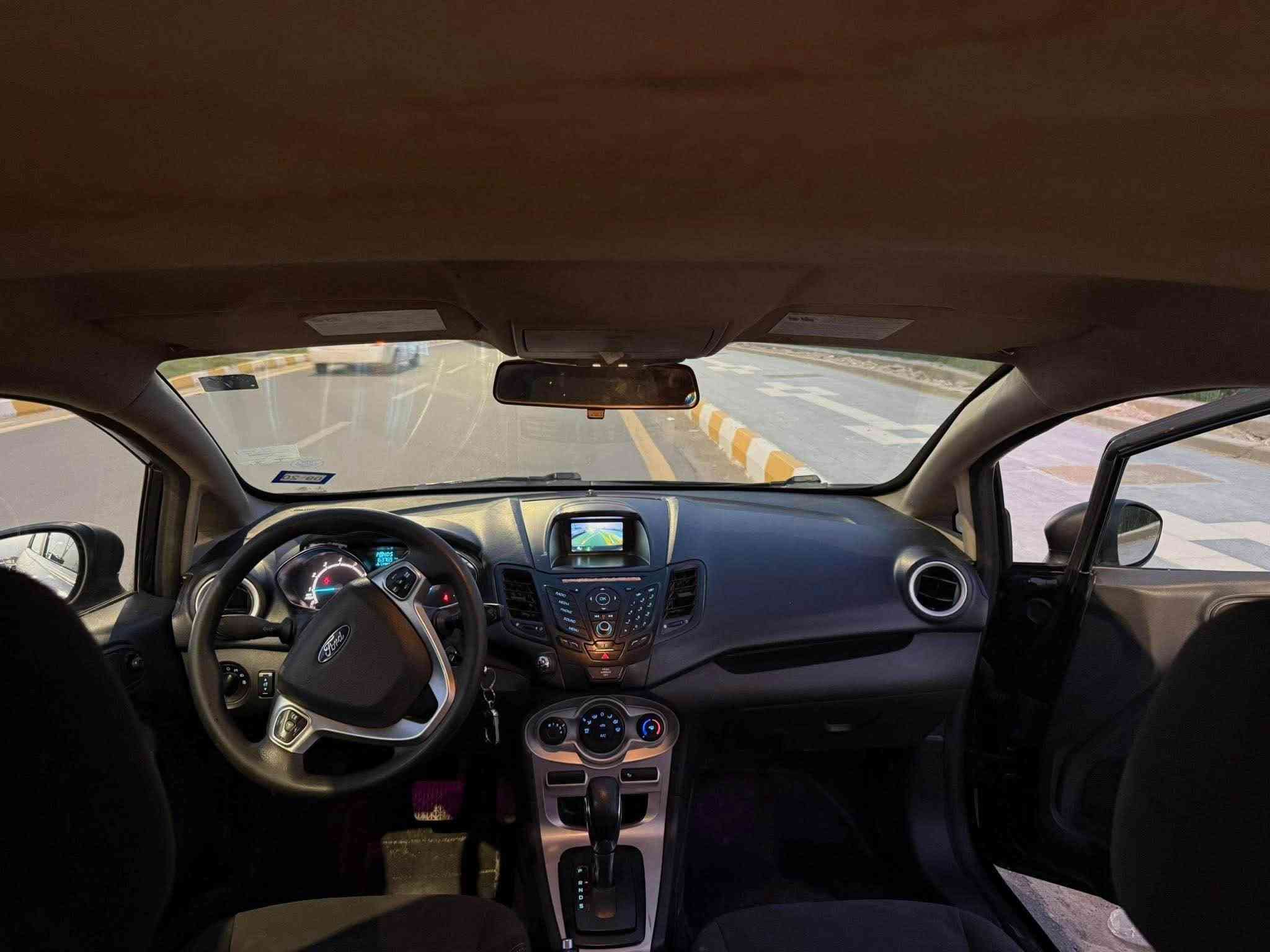 فورد فيستا   امريكي موديل  18محرك 1600 كله بانزين عادي  كير جديد  تبريد ثلج اقتصاديه السعر ٦٥مع المجال مكانها الناصرية مركز 

رقم ذي قار  سنويه جديده مداور ثاني يوم *********** Singapore
